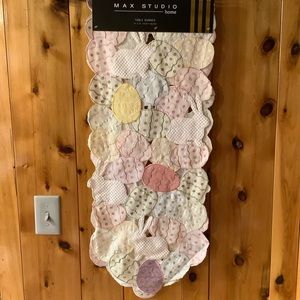 MAX STUDIO Easter Eggs And Bunnies Table Runner
